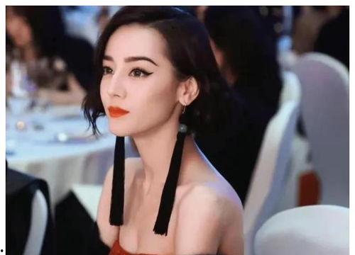 四字女星吃瓜爆料视频,娱乐圈风云再起