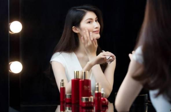 小芳明星网红,从网红到明星，她如何书写自己的璀璨人生