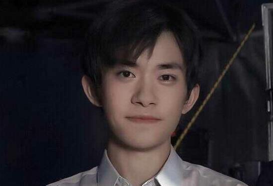 易烊千玺爆料吃瓜,一场意想不到的“吃瓜”大戏