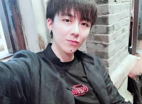 吃瓜爆料抖音男网红,揭秘网红圈幕后真相！”