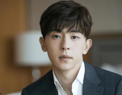 吃瓜爆料邓伦彭小苒,吃瓜群众热议恋情真相