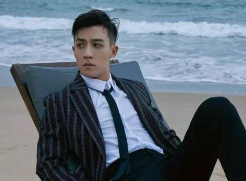 吃瓜爆料帅男艺人谈恋爱,帅男艺人甜蜜恋情曝光，甜蜜瞬间引粉丝尖叫