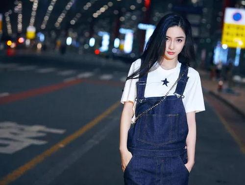 明星网红背带,明星网红背带风潮解析